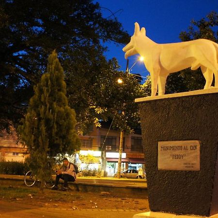 Hotel Parque Del Perro Cali Bagian luar foto