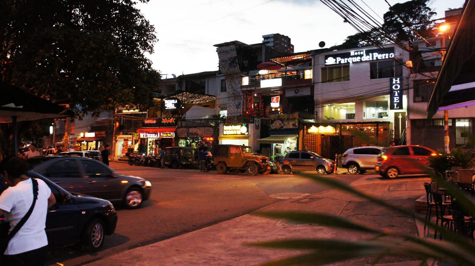 Hotel Parque Del Perro Cali Bagian luar foto
